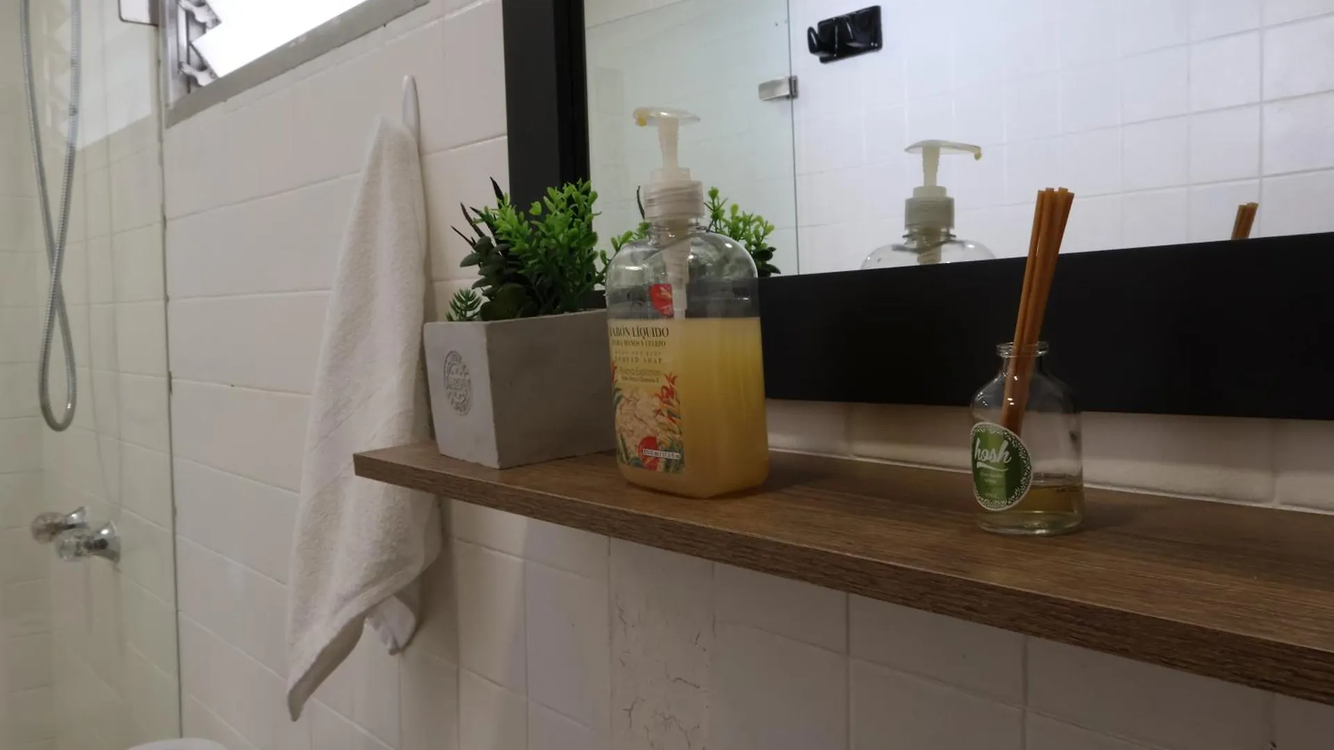 Living Poblado Manila 301 E Habitacion Doble Medellin Homestay